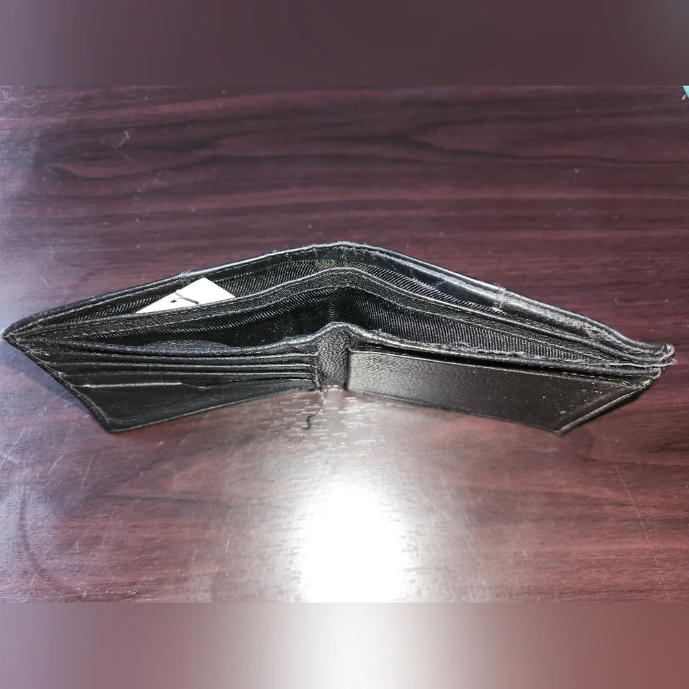 GUESS Men's Monterrey Billfold Wallet